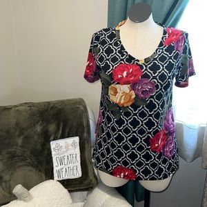 LulaRoe Classic Tee Large•Black & White🖤🤍 with Flower 🌺 pattern